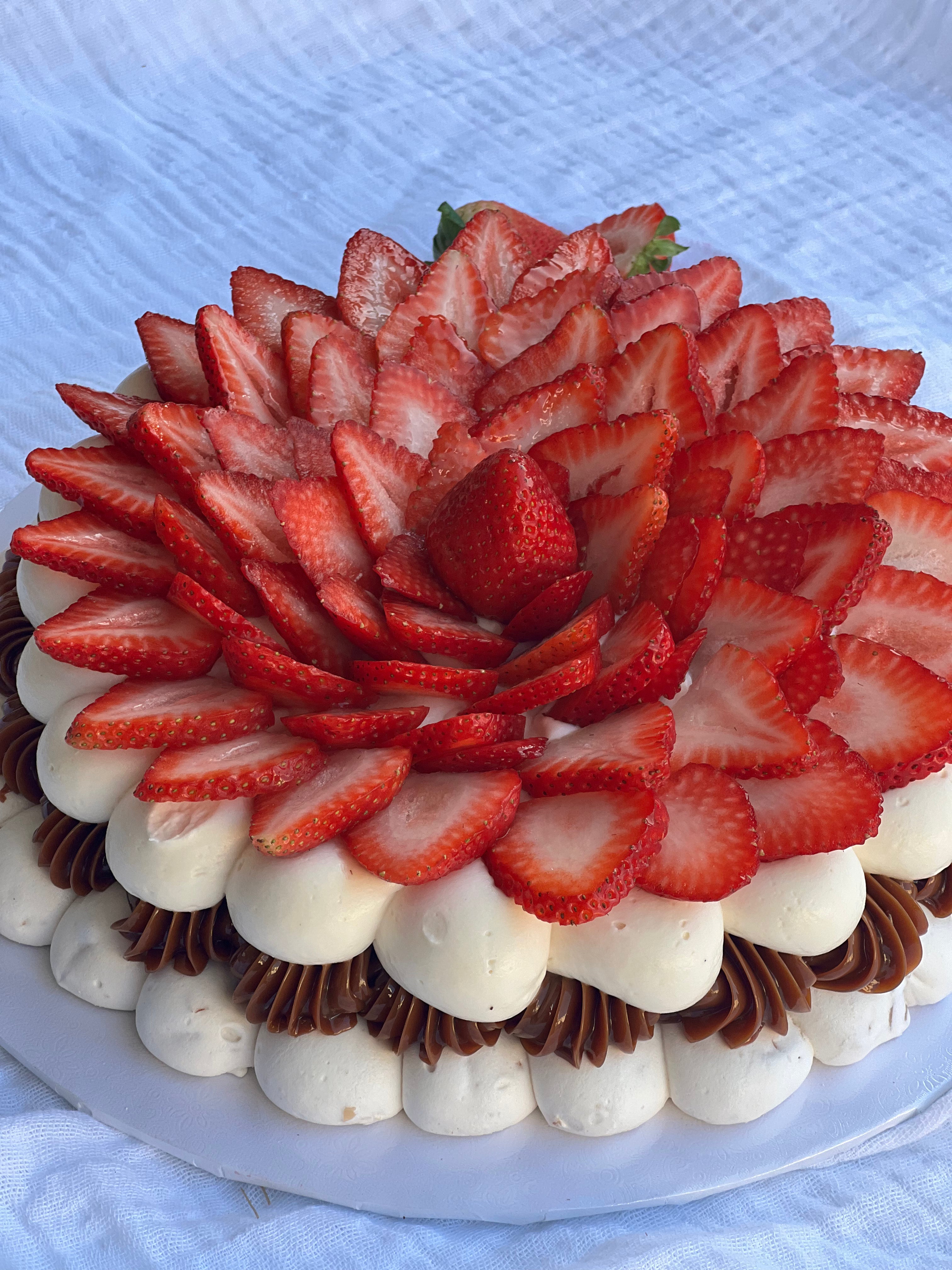 Pavlova Strawberrys